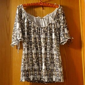 Energie Scoop Neck Blouse w/ Fleur Pattern; Black & Tan; XL